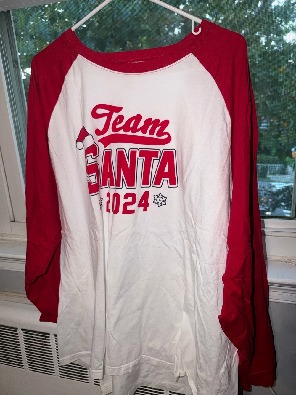 Men's Long Sleeve Raglan Holiday Shirt - White & Red Santa